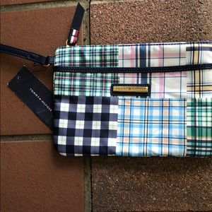 NWT Tommy Hilfiger wristlet 2 pocket pouch